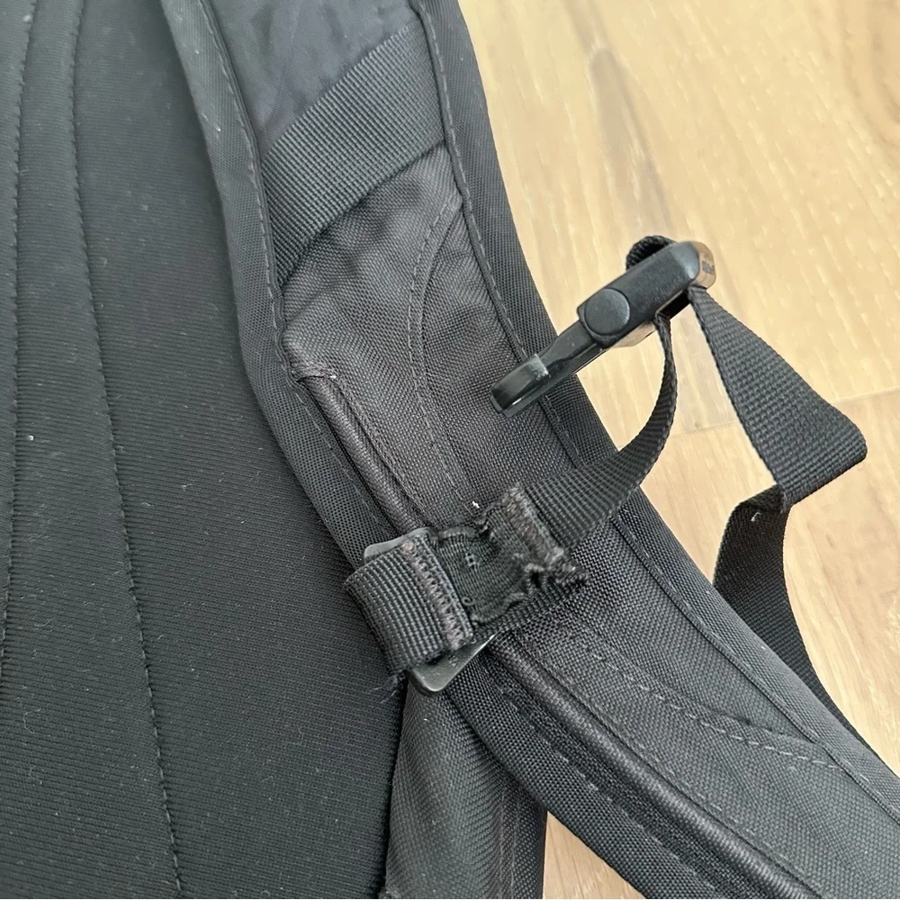 North Face Vault Black Backpack School Hiking Outdoors Travel Pockets Laptop